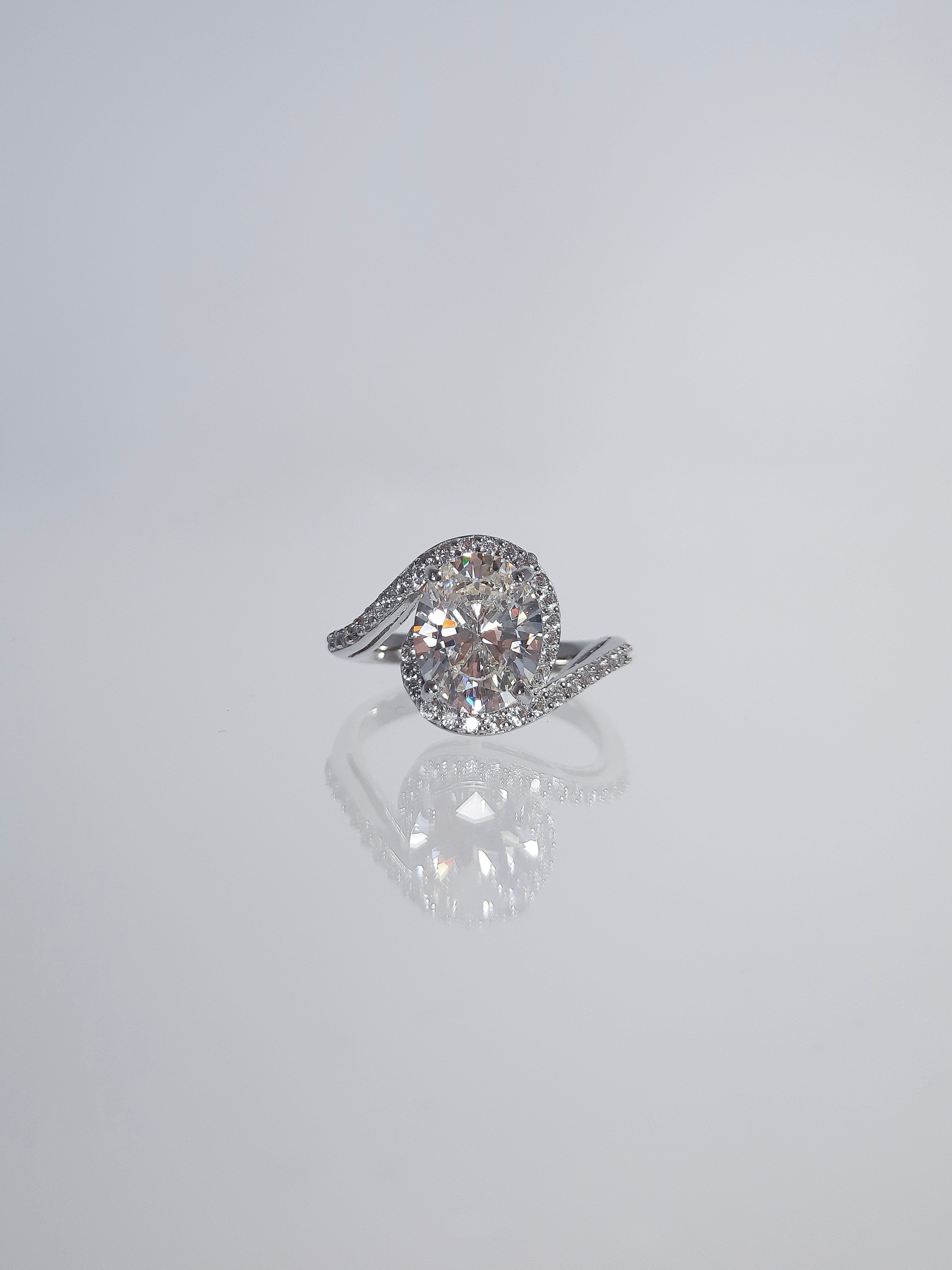VALA CLASSY RING